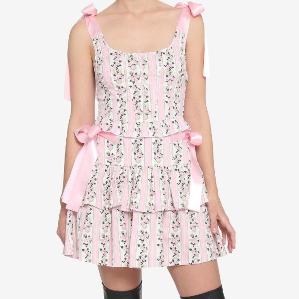 Hot Topic Roses & Gears Tiered Skirt‎